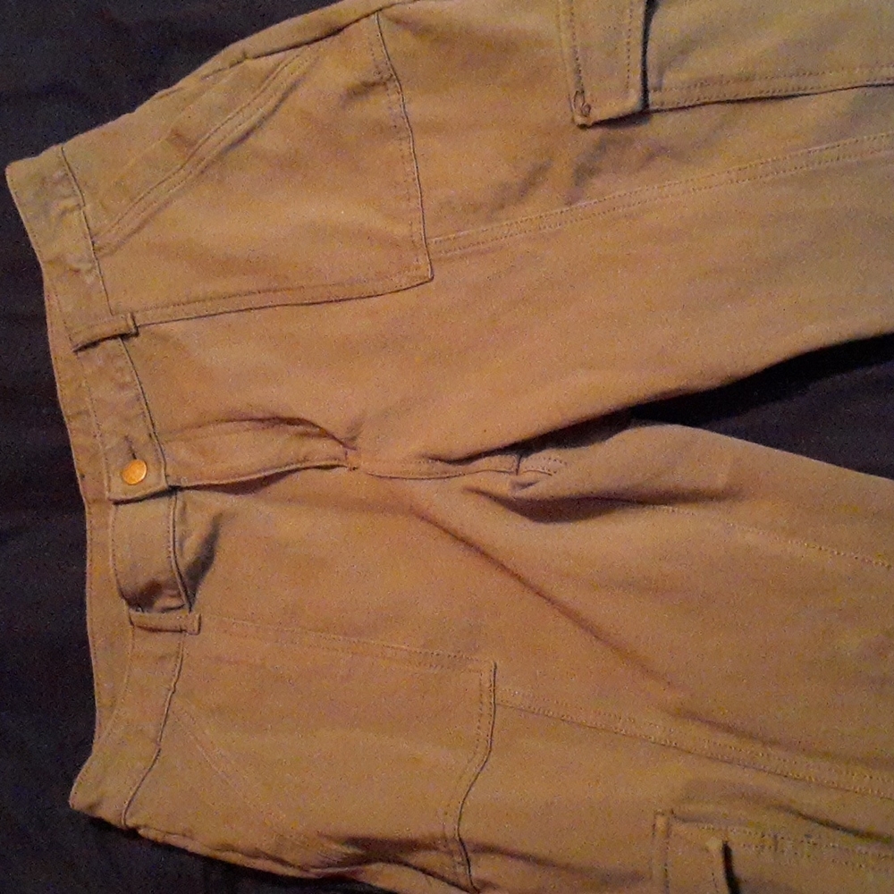 Time and Tru - Womens Olive Green Cargo Pants - Super Soft & Stretchy!